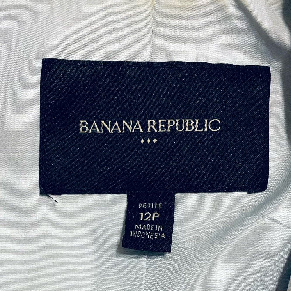 Banana Republic Light Gray Sleeveless Vest - Picture 2 of 2